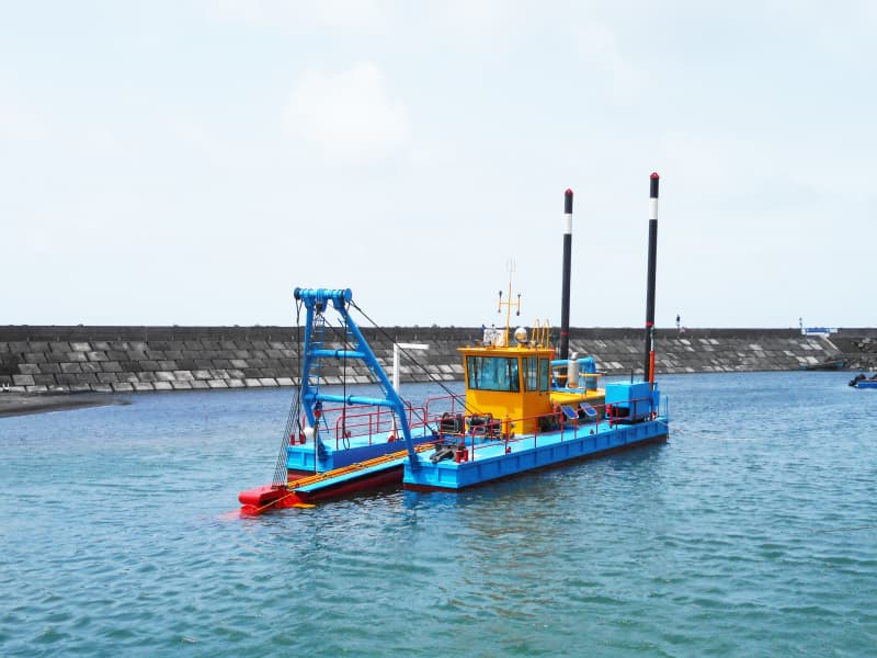 Насос пескоструйного земснаряда JLCSD200, производительность 500 м³/ч, глубина дноуглубления 6,0 м.