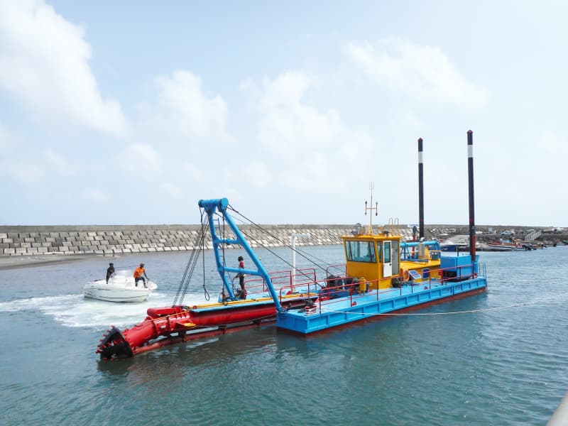 Насос пескоструйного земснаряда JLCSD200, производительность 500 м³/ч, глубина дноуглубления 6,0 м.