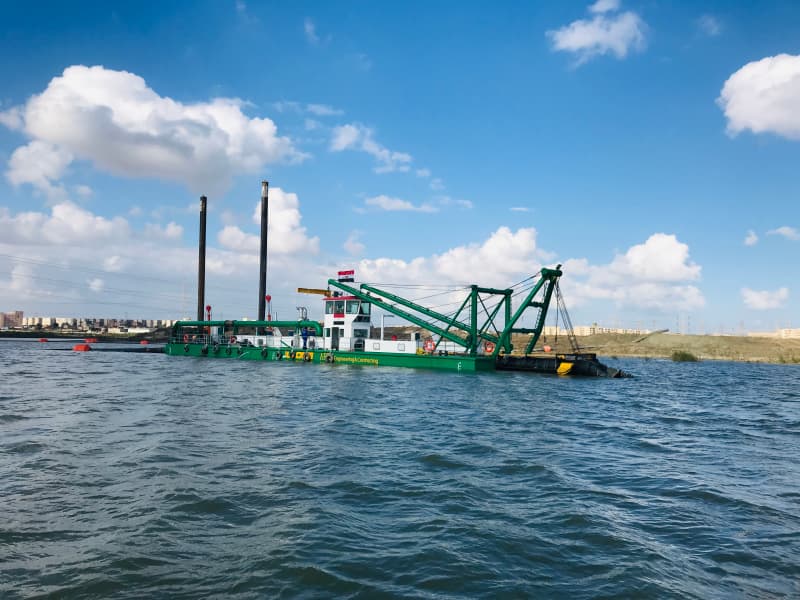 Земснаряд JLCSD500 с гидравлическим фрезерным сошником, 20 дюймов, производительностью 4000 м3/ч, предназначен для дноуглубительных и горнодобывающих работ.