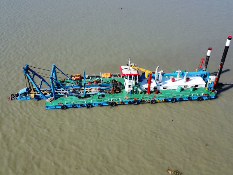 Земснаряд JLCSD650 с модульной фрезерной головкой, 26 дюймов, производительностью 6000 м³/ч, предназначен для дноуглубительных работ на реках, озерах и в морских портах.