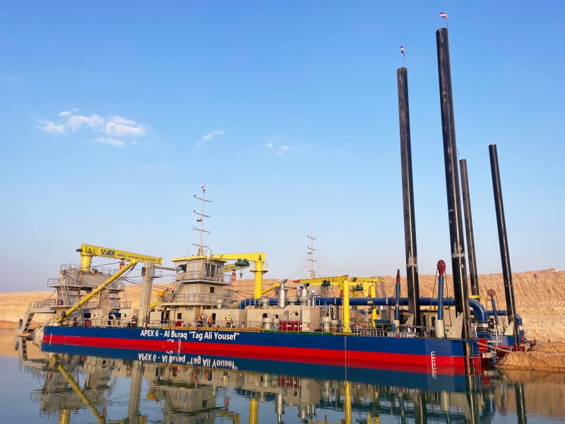 Земснаряд JLCSD750 с большой фрезерной головкой и производительностью 8000 м³/ч предназначен для дноуглубительных работ на море, реках, озерах и добычи полезных ископаемых.