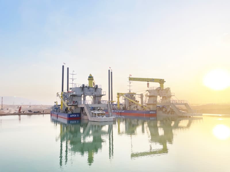 Земснаряд JLCSD750 с большой фрезерной головкой и производительностью 8000 м³/ч предназначен для дноуглубительных работ на море, реках, озерах и добычи полезных ископаемых.