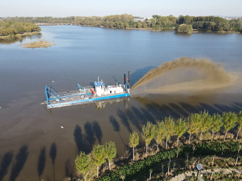 Погружной насосный земснаряд, пескоструйный аппарат, всасывающий земснаряд для более глубокого дноуглубления.