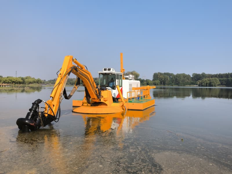 Многофункциональный амфибийный земснаряд (900 м³/ч) с всасывающим насосом/ковшом.