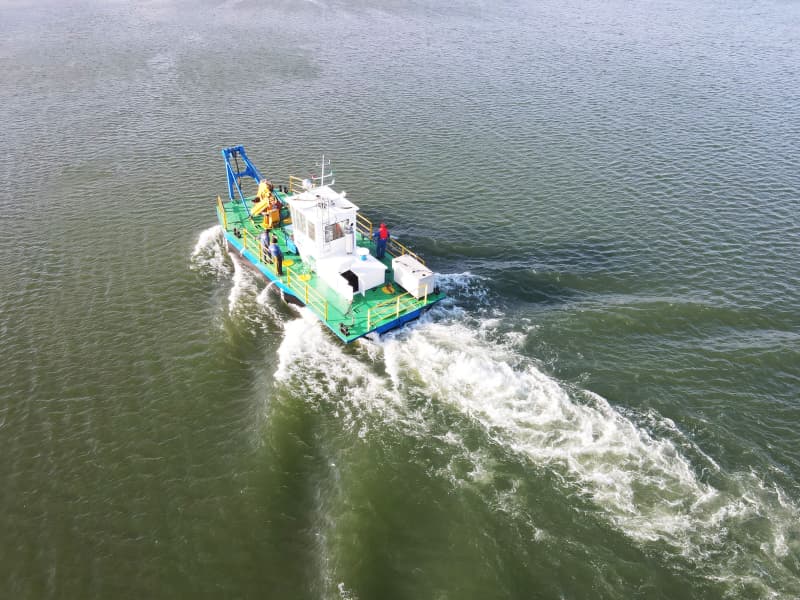 Многоцелевой рабочий катер, буксир, толкатель.