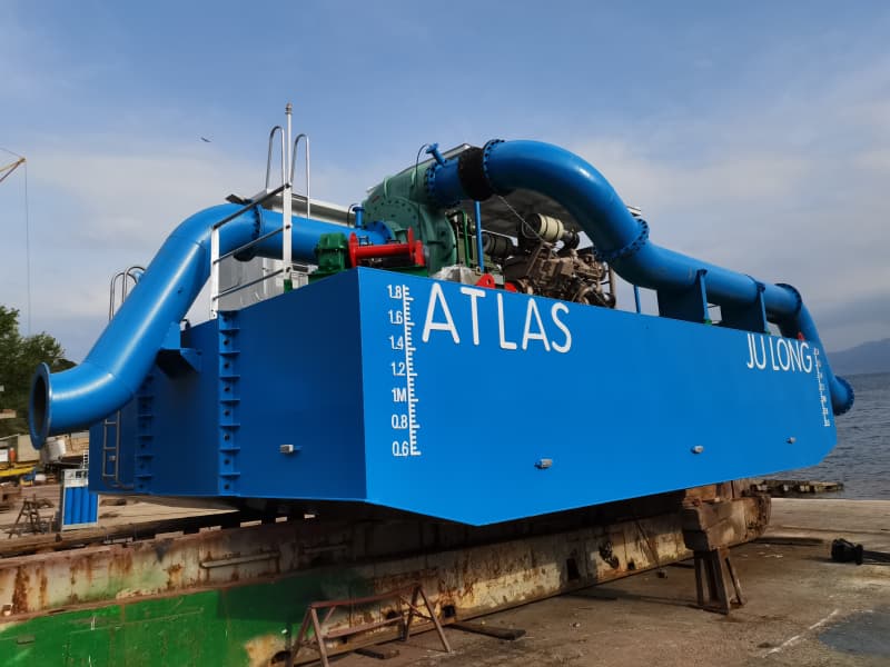 Плавучая насосная станция, повышающая производительность насоса для увеличения дальности сброса грунта земснарядом.