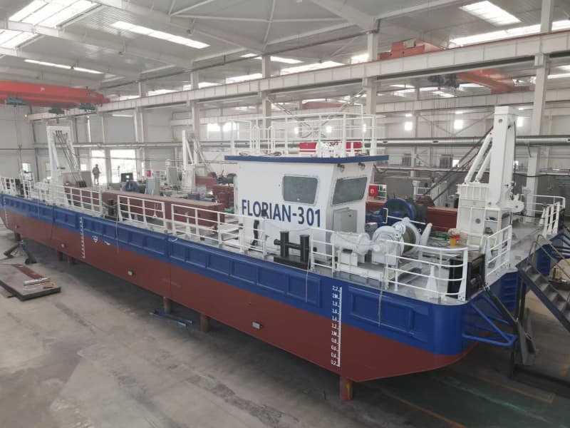 Специализированная рабочая платформа для экскаватора-погрузчика.