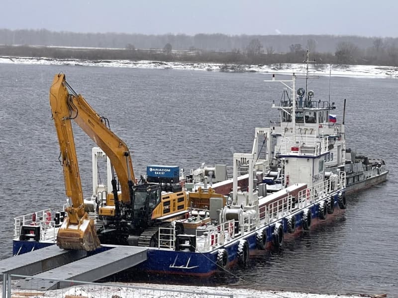 Специализированная рабочая платформа для экскаватора-погрузчика.