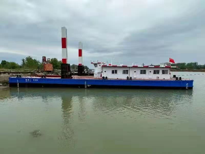 Специализированная рабочая платформа для экскаватора-погрузчика.