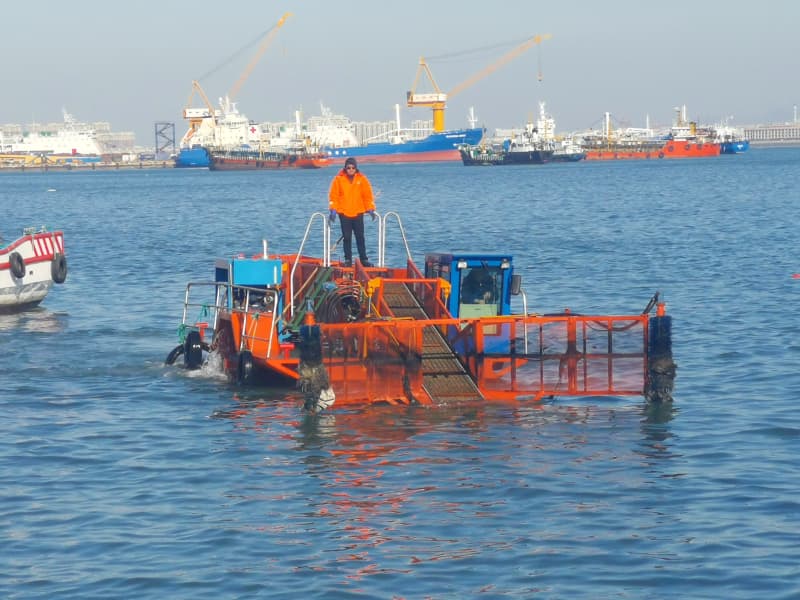 Автоматическая система очистки воды / Судно для сбора водных сорняков / Лодка-скиммер для мусора
