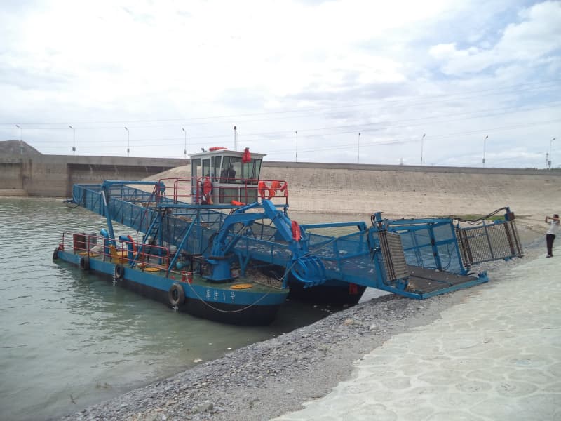 Автоматическая система очистки воды / Судно для сбора водных сорняков / Лодка-скиммер для мусора