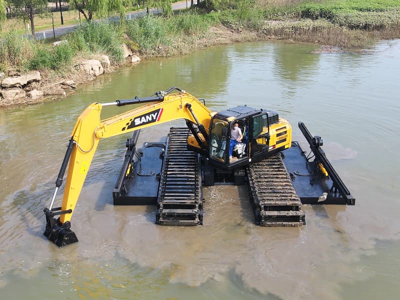 Customized Amphibious Excavator for Wetland Swamp River Dredging Applications